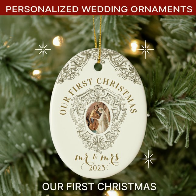 Adorno De Cerámica Religious First Christmas Sr. y Sra. Boda (Personalized Catholic Christmas Wedding Ornaments with Scripture Verse)