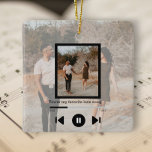 Adorno De Cerámica Reproductor de música de texto y fotos personaliza<br><div class="desc">Ornamento personalizado de Ricaso para Fotos y Música de Texto - agrega tu propia foto y texto,  perfecto para regalos de boda,  San Valentín y más ..</div>