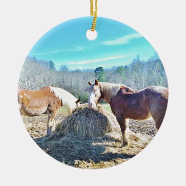 Adorno De Cerámica Rescatados Caballos Borradores comiendo heno (Frente)