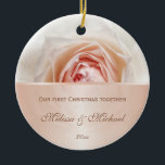 Adorno De Cerámica Rosa Rosa Gold Rubor | Primer Personalizado de Nav<br><div class="desc">La mitad superior presenta un rosa de macro de color negro en ambos lados. La parte inferior muestra un falso campo de texto de oro rosa con un texto que dice: "nuestra primera Navidad juntos" y nombres de ejemplo y el año. Haga clic en "Personalizar esta plantilla" para cambiar los...</div>