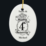 Adorno De Cerámica Rosas y vides románticos 4º aniversario Boda<br><div class="desc">Un placer para conmemorar tu cuarto aniversario boda. El escudo como el diseño en blanco y negro,  con rosas y viñas románticas. Una gran manera de conmemorar tu cuarto año de matrimonio.</div>