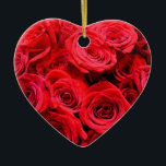 Adorno De Cerámica Roses rojos<br><div class="desc">Un diseño romántico con un elegante ramo de rosas rojas.</div>