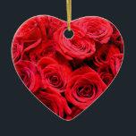 Adorno De Cerámica Roses rojos<br><div class="desc">Un diseño romántico con un elegante ramo de rosas rojas.</div>