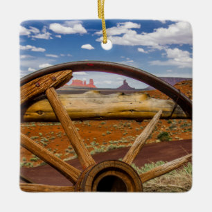 Adorno De Cerámica Rueda de vagón de cerca, Arizona