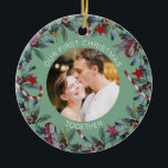 Adorno De Cerámica Sage First Christmas Together Personalizada Photo<br><div class="desc">El ornamento romántico para una pareja cuenta con hermosas coronas de Navidad y un fondo verde sabio. Personalice la plantilla con su fotografía,  nombres o texto personalizado. Puede cambiar el color de fondo si lo desea,  simplemente haga clic en "Editar usando la herramienta de diseño".</div>