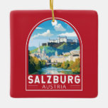 Adorno De Cerámica Salzburgo Austria Viaje de arte<br><div class="desc">Diseño de viaje vectorial retro de Salzburgo. Salzburgo es una ciudad austríaca situada en la frontera con Alemania, con vistas a los Alpes orientales. La ciudad está dividida por el río Salzach, con edificios medievales y barrocos del peatón Altstadt (Ciudad Vieja) a su orilla izquierda, frente a la Neustadt (Ciudad...</div>