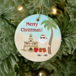 Adorno De Cerámica Santa Beach personalizada de navidad<br><div class="desc">Festividad personalizada en la playa de Santa Clause Feliz Ornamento de Navidad con palmeras decoradas,  un castillo de arena y adornos de vacaciones. Algunos gráficos de artwork&@delightful-doodles.com. *</div>