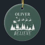 Adorno De Cerámica Santa cree que los Navidades son verdes<br><div class="desc">Santa cree que los Navidades son un regalo moderno y tradicional de vacaciones en verde y blanco.</div>