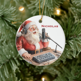 Adorno De Cerámica Santa Personalizado Haciendo un Podcast