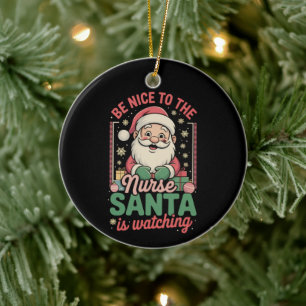 Adorno De Cerámica Sé Bueno Con La Enfermera Santa Está Observando La