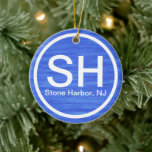 Adorno De Cerámica SH NJ Stone Harbor New Jersey Beach<br><div class="desc">El puerto de SH Stone personalizado de New Jersey Beach Ornament navideño.   ^</div>