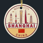 Adorno De Cerámica Shanghái: El emblema de la línea aérea de China<br><div class="desc">Diseño de arte minimalista y colorido de Shanghai con monumentos y monumentos de la ciudad de China.</div>