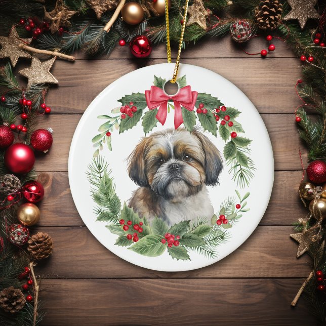 Adorno De Cerámica Shih Tzu Red Bow Holly Wreath (Subido por el creador)