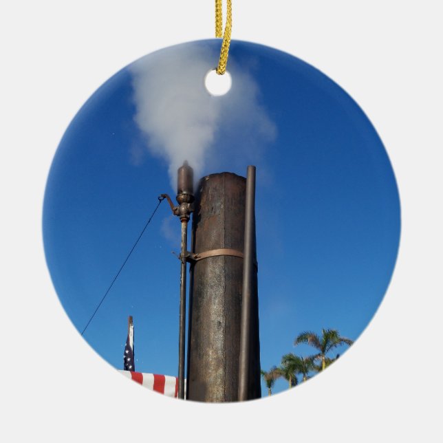 Adorno De Cerámica silbato de vapor antiguo con una columna blanca de (Frente)