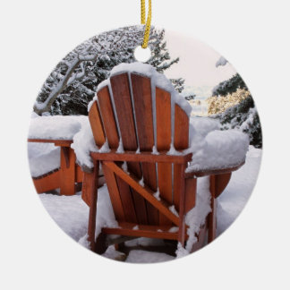 Adorno De Cerámica Sillas Nevado Adirondack en foto del invierno