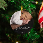 Adorno De Cerámica Simple mi primera Navidad como foto del abuelo<br><div class="desc">Un diseño sencillo y moderno para este regalo de adorno fotográfico. Para personalizar con tu foto de bebé favorita. También puede cambiar fácilmente el color del tipo de letra a su gusto. Perfecto para celebrar tu Primera Navidad como abuelo.</div>