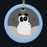 Adorno De Cerámica Snow Panda<br><div class="desc">¡Este adorable panda de nieve personalizado está hecho de hielo,  nieve y ramas! Ciertamente no tu tradicional muñeco de nieve,  ¡mucho más lindo y juguetón! ¡Rawr!</div>