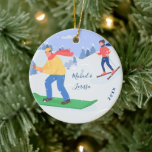 Adorno De Cerámica Snowboard y esquí Extreme Winter Sports Parple<br><div class="desc">Este adorable adorno haría de un maravilloso árbol de Navidad la decoración para una pareja,  que están en deportes de invierno extremos! Añade fácilmente los nombres y el año deseados haciendo clic en la opción "personalizar esta plantilla".</div>