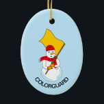 Adorno De Cerámica Snowman Colorguard<br><div class="desc">Un muñeco de nieve con una bandera y una bufanda con banderas es un humorístico diseño de guardia para los miembros de colorguard y de la guardia de invierno en cumpleaños y días festivos.</div>