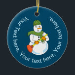 Adorno De Cerámica Snowman Plumber<br><div class="desc">Un muñeco de nieve sosteniendo un émbolo es un divertido diseño de regalo para los contratistas de fontanería en los cumpleaños y las vacaciones de invierno.</div>