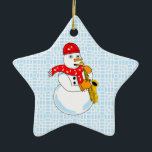 Adorno De Cerámica Snowman saxofón<br><div class="desc">Un saxofonista de snowman que usa un pañuelo de notas musicales es un regalo de música humorístico para el diseño de invierno para profesores de viento de madera y saxofonistas en bandas de conciertos,  jazz y marchas.</div>
