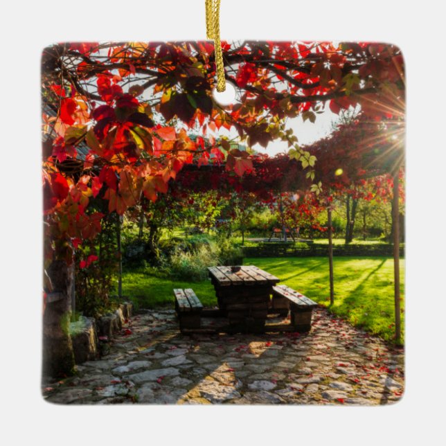 Adorno De Cerámica Sol a través de hojas de otoño, Croacia (Anverso)