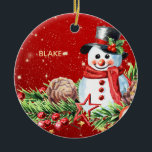 Adorno De Cerámica Sombrero de cabeza de Snowman - Baby Keepsake pers<br><div class="desc">¡Trae un encanto extraordinario a tu decoración de vacaciones con el ornamento de Snowman Sonriente! Este diseño festivo cuenta con un encantador muñeco de nieve de acuarela con un sombrero clásico de la parte superior negra adornado con una cinta roja y hojas huecas con bayas. Su alegre bufanda roja, su...</div>