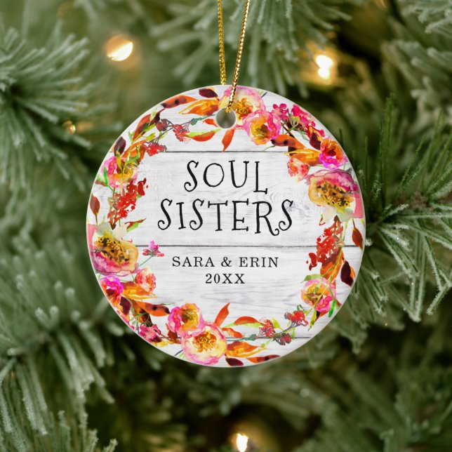 Adorno De Cerámica Soul Sisters Personalized Floral Wreath Shiplap (Árbol)