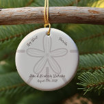 Adorno De Cerámica Su Personalizado Beach Sand Dollar<br><div class="desc">Sorprenda a su familia con un recuerdo de su ubicación favorita en la playa.  Añade algunos nombres y una fecha en este adorno de arena fina.</div>