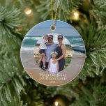 Adorno De Cerámica Tarjeta de Navidades oceánicos de Photo Beach pers<br><div class="desc">Decora tu árbol de Navidad con este adorno personalizado. El diseño presenta las vibrantes olas de océano blanco y azul acuático de la costa de Melbourne en Australia. Puede cambiar el texto moderno para agregar el nombre de su familia,  año y fotografía.</div>