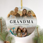Adorno De Cerámica Te Ama Abuela Personalizada 2 Foto<br><div class="desc">Digamos que te amamos a la abuela esta temporada de vacaciones con un adorno de regalos personalizado para Navidades que incluye 2 de tus fotos favoritas y nombres de nietos. Todo el texto de este diseño es editable para que pueda agregar su propio mensaje o texto. Disponible en diversos colores,...</div>