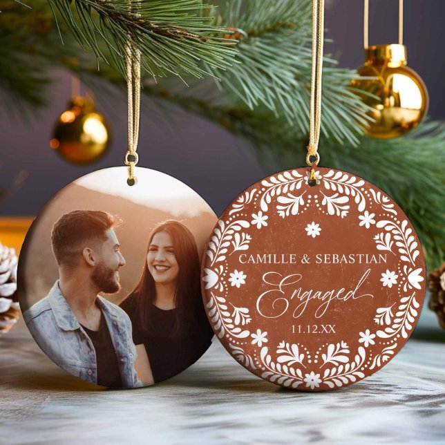 Adorno De Cerámica Terracota Primera foto de compromiso de Navidad (Mexican Talavera Engagement Photo Ornament)