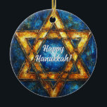 Adorno De Cerámica texto personalizado Feliz Hanukkah ✡️, Estrella de<br><div class="desc">Este encantador ornamento de círculo de cerámica Hanukkah, llamado "Starry Night Hanukkah Charm", es una deliciosa adición a cualquier decoración de vacaciones. Presenta una estrella radiante de David en un brillante tono dorado sobre un fondo azul profundo, que recuerda a un cielo estrellado por la noche. El elegante guión blanco...</div>