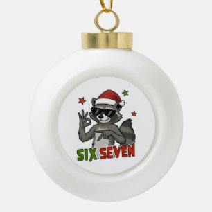Adorno De Cerámica Tipo Bola  6 7 Seis Siete Mapache Mano Gen Z Alpha Navidad