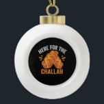 Adorno De Cerámica Tipo Bola Aquí por el pan judío gracioso del Challah<br><div class="desc">chanukah,  menorah,  hanukkah,  dreidel,  jewish,  Chrismukkah,  vacaciones,  horah,  navidades,  jalá</div>