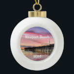 Adorno De Cerámica Tipo Bola Bonita puesta de sol en Newport Beach<br><div class="desc">Este adorno hace de este lugar un lugar único para recordar cualquier visita a la fabulosa playa de Newport. Cambiar la fecha al año actual. Se puede cambiar el estilo de letra,  así como el tamaño,  el color y la ubicación. También hay tres opciones para la imagen posterior.</div>