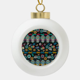 Adorno De Cerámica Tipo Bola Calaveras tribales de Boho: patrón colorido.