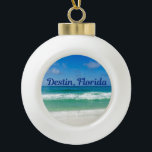 Adorno De Cerámica Tipo Bola Destin Florida Blue Beach Ocean Waves Fotografía<br><div class="desc">Una hermosa fotografía de playa tomada en el destino ideal de vacaciones de Destin,  Florida. Las hermosas aguas verdes de Sandestin se adentran en la arena de la costa bajo los cielos azules serenos para hacer la foto perfecta de las vacaciones. Conmemorar sus vacaciones tropicales con este encantador regalo.</div>