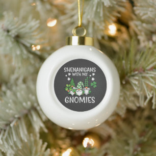 Adorno De Cerámica Tipo Bola Día de San Patricio Travvesuras con Gnomies Gnomo