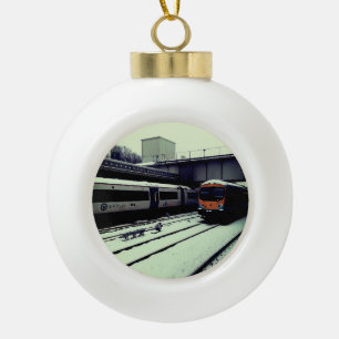 Adorno De Cerámica Tipo Bola Dos trenes , en las vías
