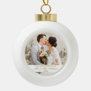 Adorno De Cerámica Tipo Bola Elegante guión dorado nuestra primera Navidad