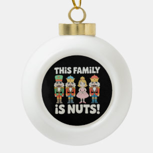 Adorno De Cerámica Tipo Bola Esta familia está loca Navidad Cascanueces Xmas