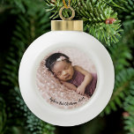 Adorno De Cerámica Tipo Bola Foto de Baby First Christmas<br><div class="desc">Personalice este elegante y moderno ornamento con su foto de bebé favorita. El primer regalo de Navidad para el bebé perfecto. El primer ornamento navideño del bebé puede ser personalizado con el nombre del bebé,  el año y la foto. Texto y texto fácil de personalizar.</div>
