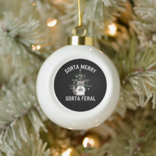 Adorno De Cerámica Tipo Bola Mapache de Navidad Medio Alegre Medio Feral Navida