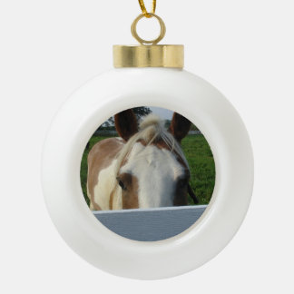 Adorno De Cerámica Tipo Bola Palomino Juega al Escondite Detrás de la Cerca