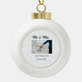 Adorno De Cerámica Tipo Bola Sr y Sra agregar apellido fecha año favor de la bo