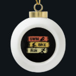 Adorno De Cerámica Tipo Bola Triatlón - Huida en bicicleta de natación<br><div class="desc">Diseño de triatlón para un triatleta para el próximo entrenamiento de triatlón.</div>
