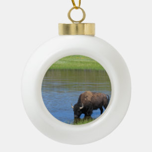 Adorno De Cerámica Tipo Bola Yellowstone American Bison in Pond