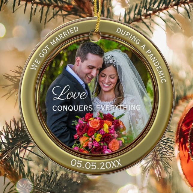 Adorno De Cerámica Tu foto es la primera Navidad juntos (Christmas ornament featuring your own custom photo framed by a stylish vintage green gold design)