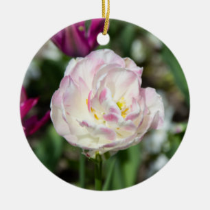 Adorno De Cerámica Tulipanes rosa brillante en un día soleado